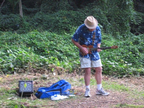 Mike Sweeney rocking out on the course!
